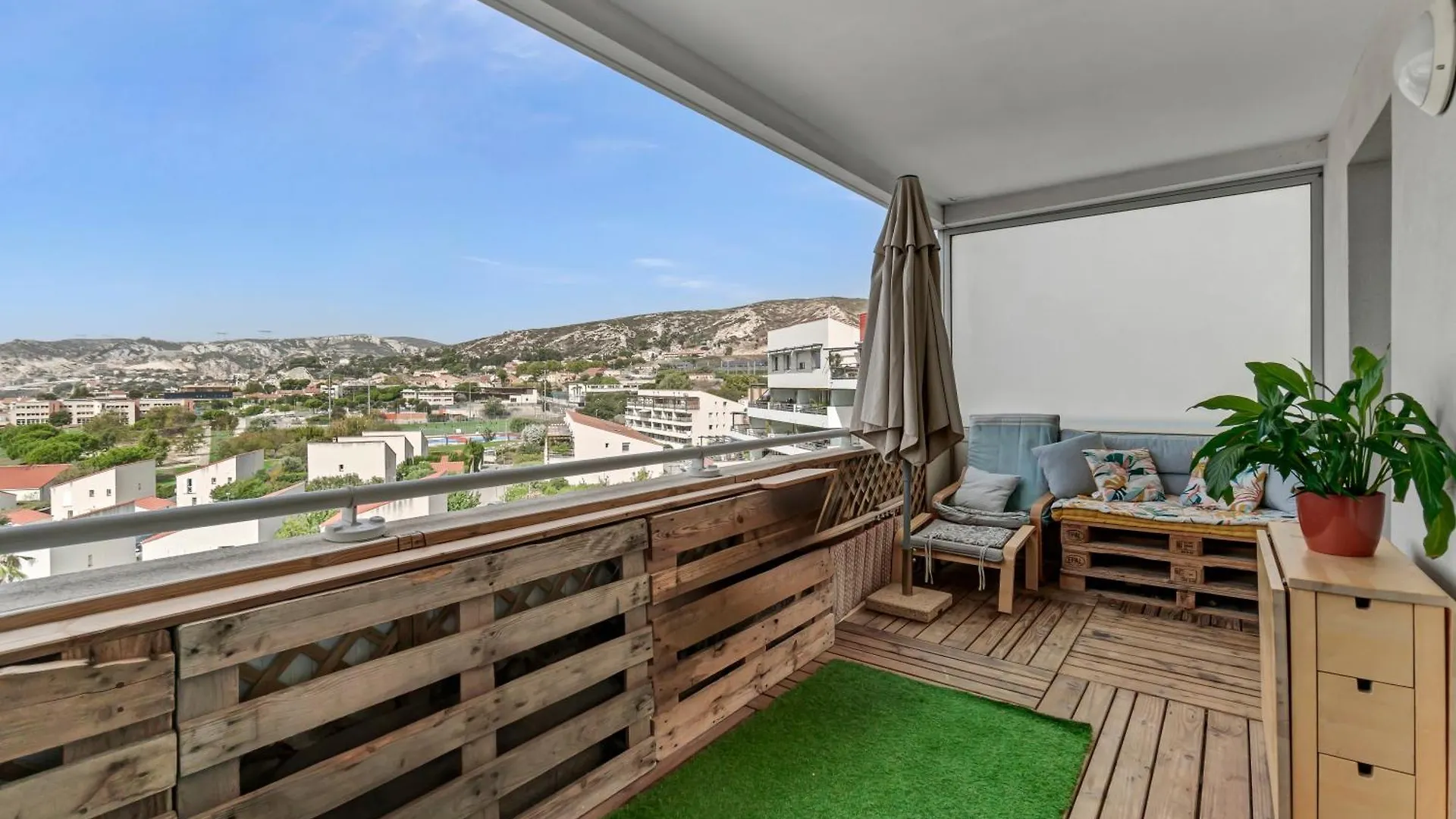 Room In Appartment With Seaview Marsiglia Alloggio in famiglia