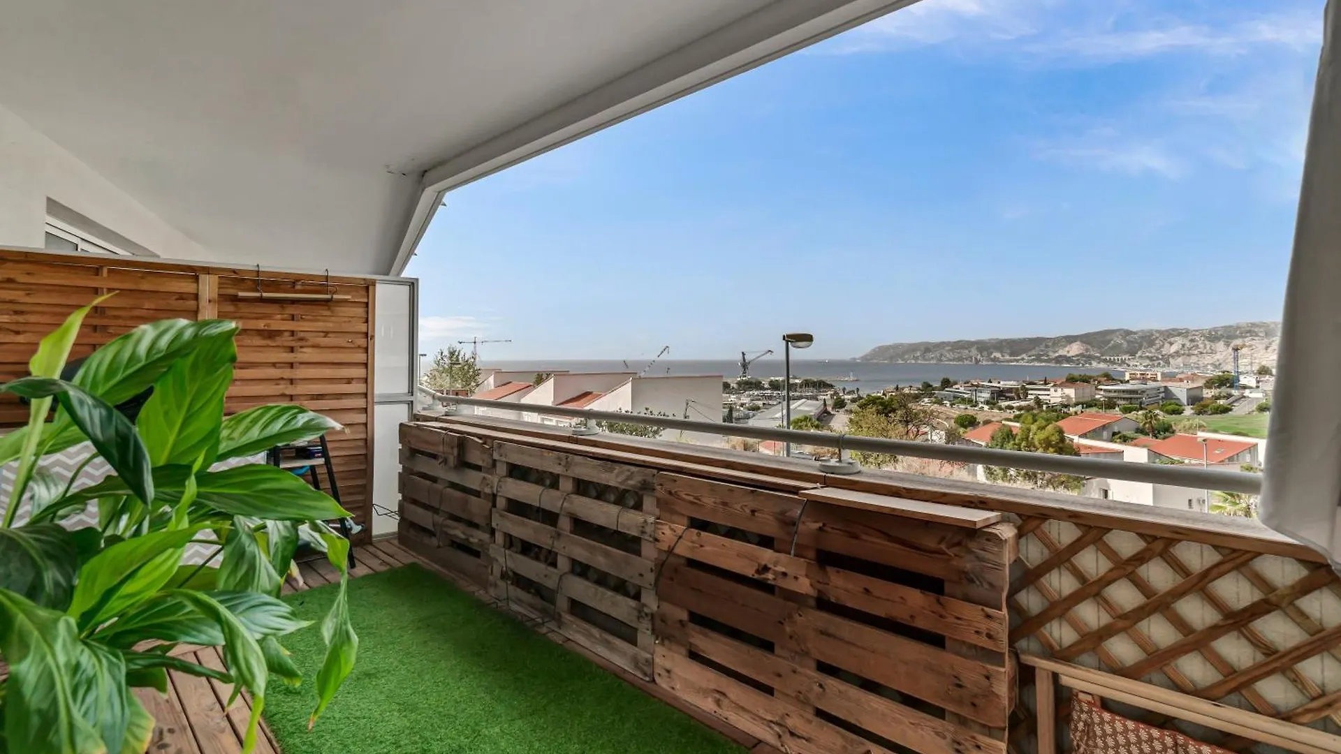 Room In Appartment With Seaview Marsiglia 0*,  Francia